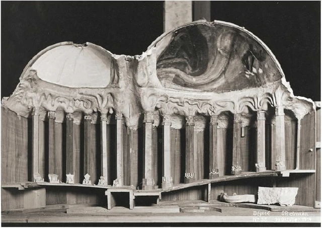 Rudolf Steiner with the model and subsequent window motifs